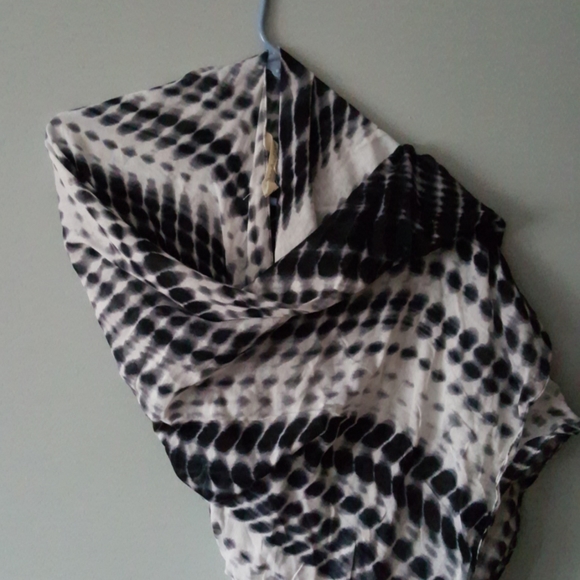 Michael Stars Ruana Scarf - Picture 3 of 3